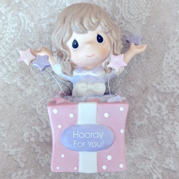 Brand New Precious Moments “Hooray for You” Giftbox Girl & Birthday Cake Candle - Picture 7 of 16